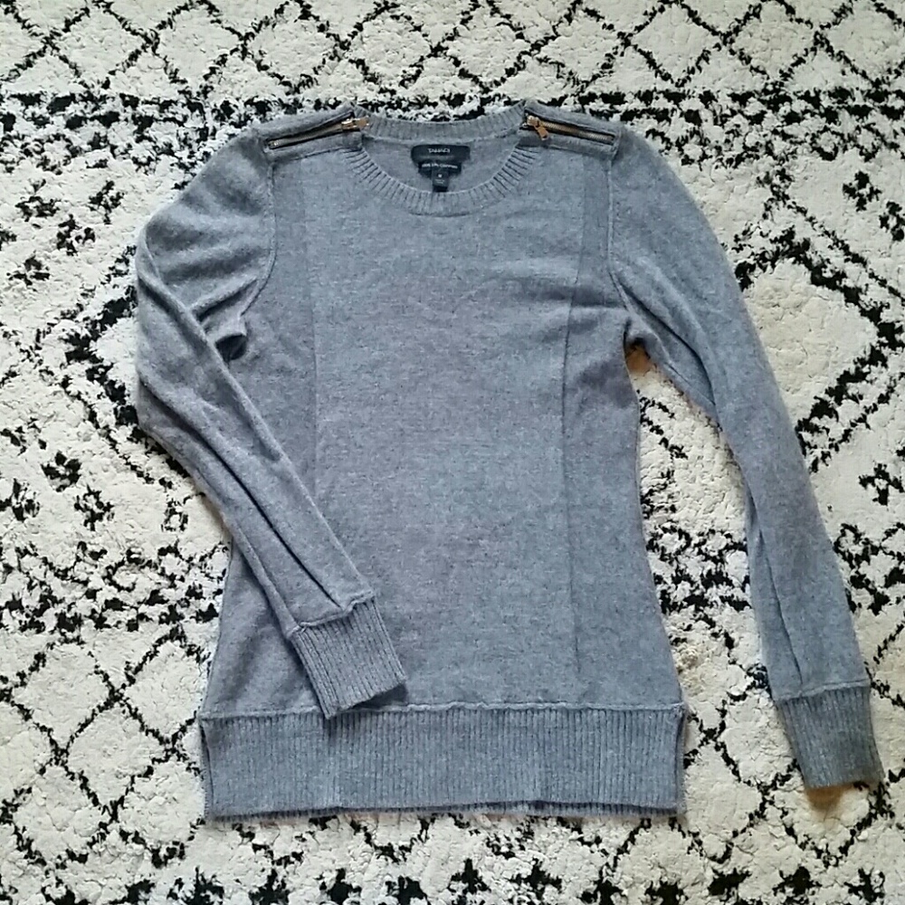 Tahari light charcoal cashmere sweater